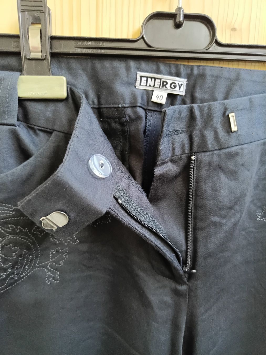 Pantalons: gestickte Damen Hosen – Neuf (Voir description) à Wängi par Ladys_First 4