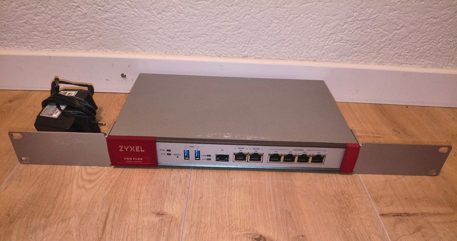 Zyxel Firewall: Zyxel USG Flex 200 Firewall – Gebraucht aus Ipsach von Schlupo