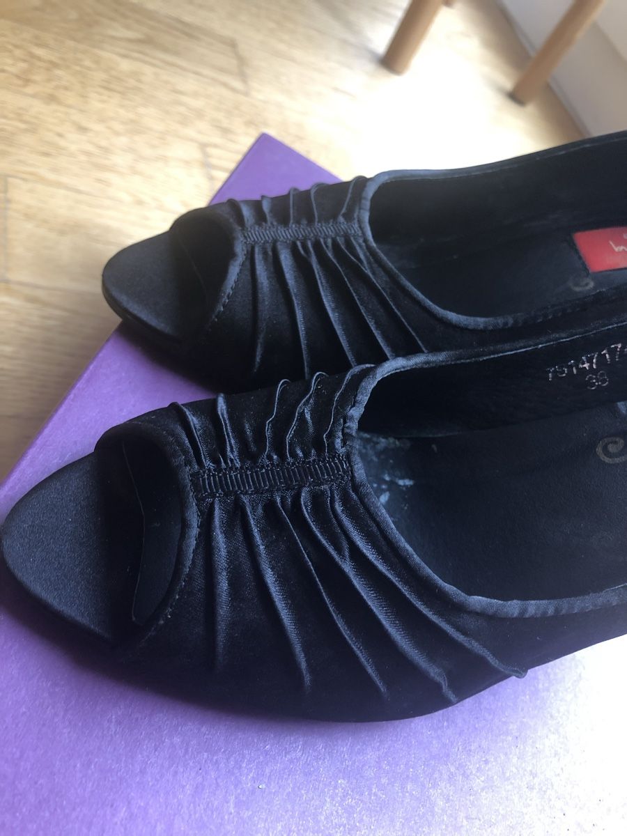Scarpe da donna: Pumps, Black Satin, wie neu, Gr. 38 – Nuovo (secondo la descrizione) da Zürich venduto da vadimi 2