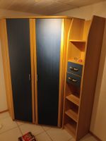 Grosser gebrauchter  Kleiderschrank mit vielen Fächern 