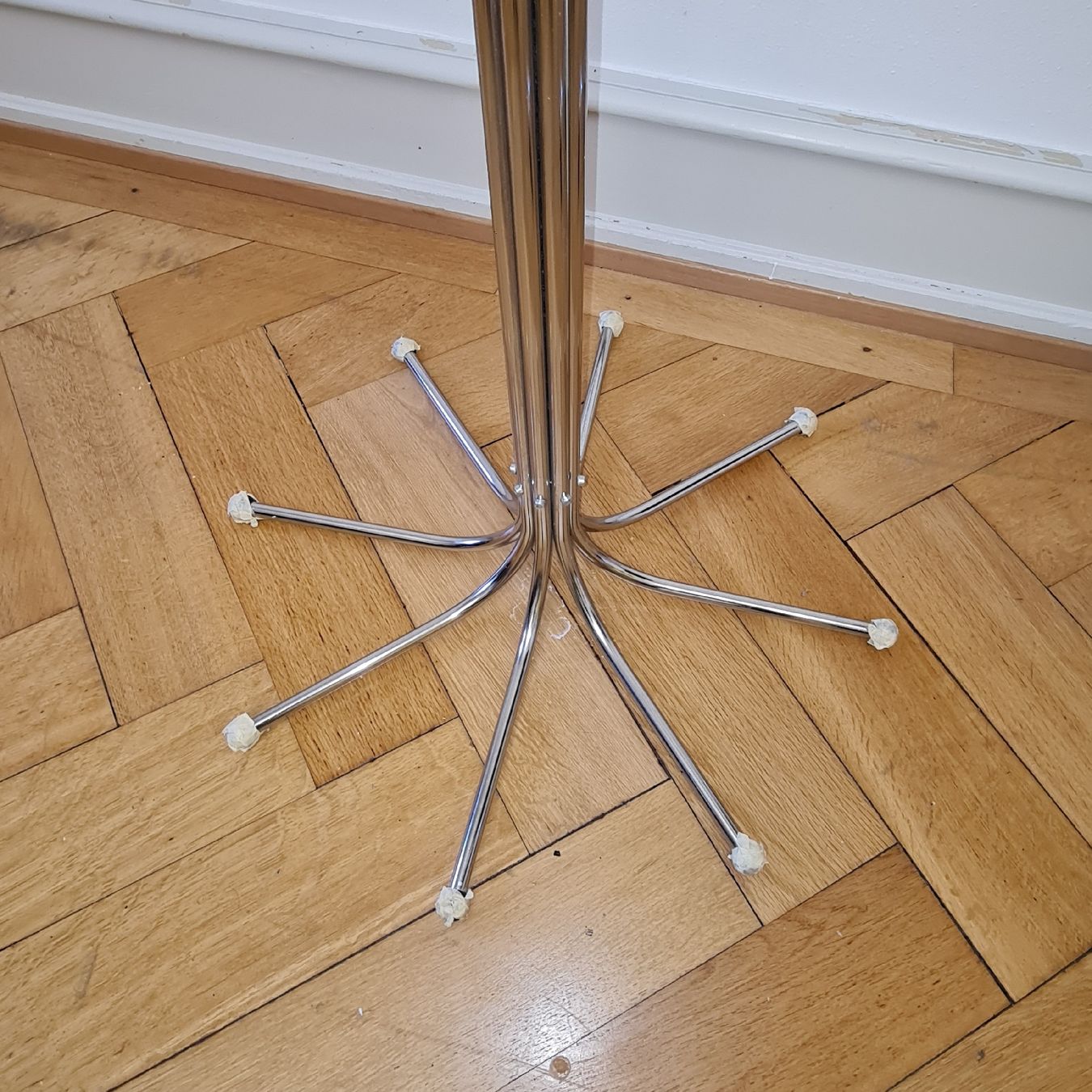 Fritz Hansen Guardaroba: Garderobe Fritz Hansen Design Coat Tree – Usato da Basel venduto da Piscosour01 2