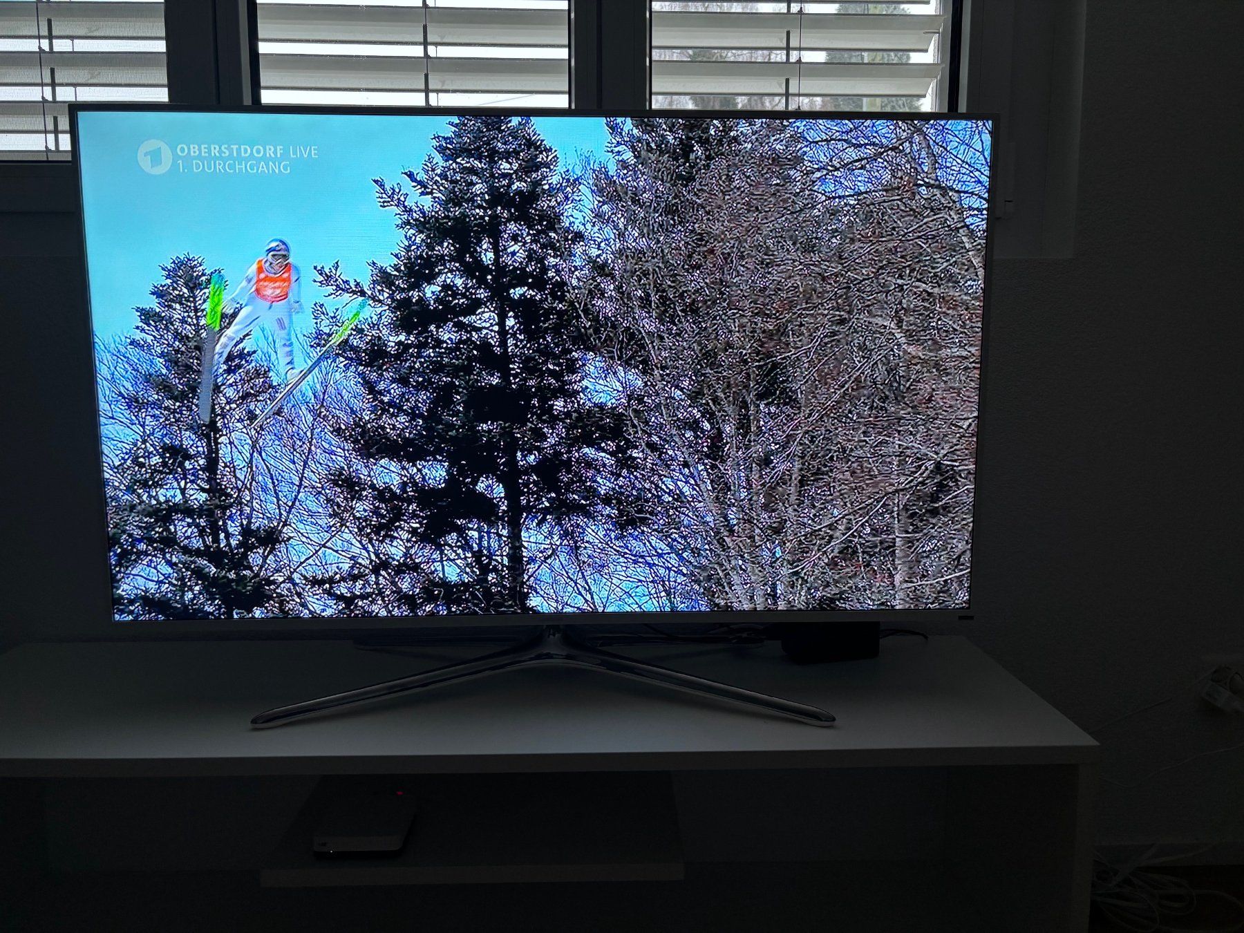 Samsung Televisori: Farbfernseher Weiss inkl. Fernsehmöbel – Usato da Sonterswil venduto da bta_ok 1