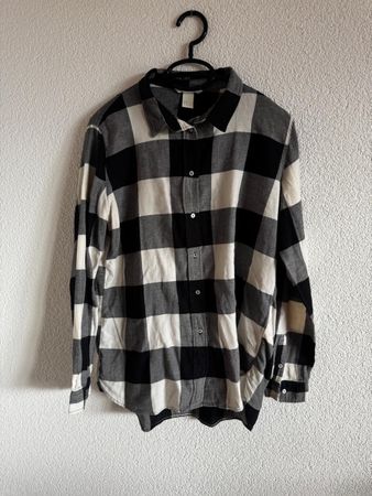 2 karierte H&M Blusen, rot/schwarz & weiss/schwarz, Gr. 36