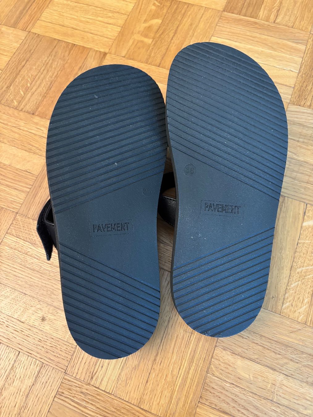 Chaussures femmes: Sandale Pavement – Neuf (Voir description) à Luzern par naome 2