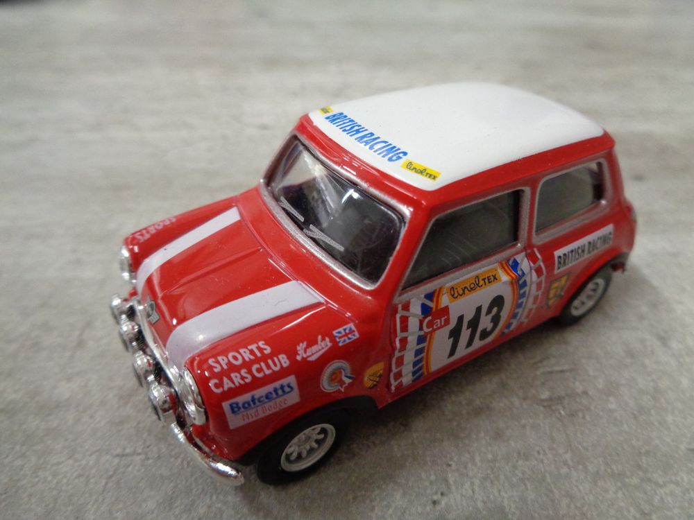 Mini Cooper Rétro Mini Cooper Jaune Top Et Retro Blanc Cararama 1/43 – La Petite Anglaise Au Caractère Pétillant