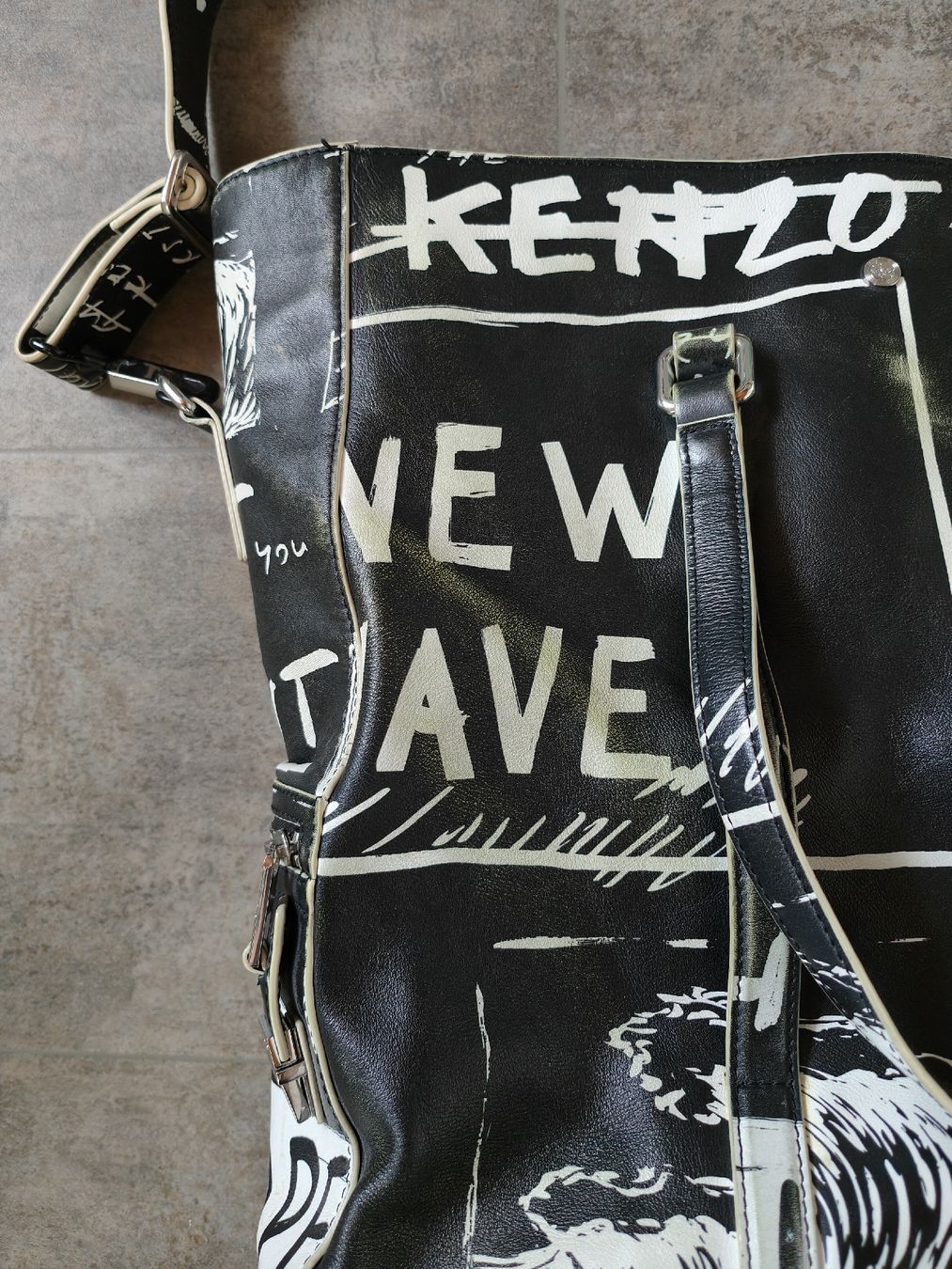 Kenzo Borse: Tasche von KENZO – Usato da Einsiedeln venduto da RaphaelSimeon 1