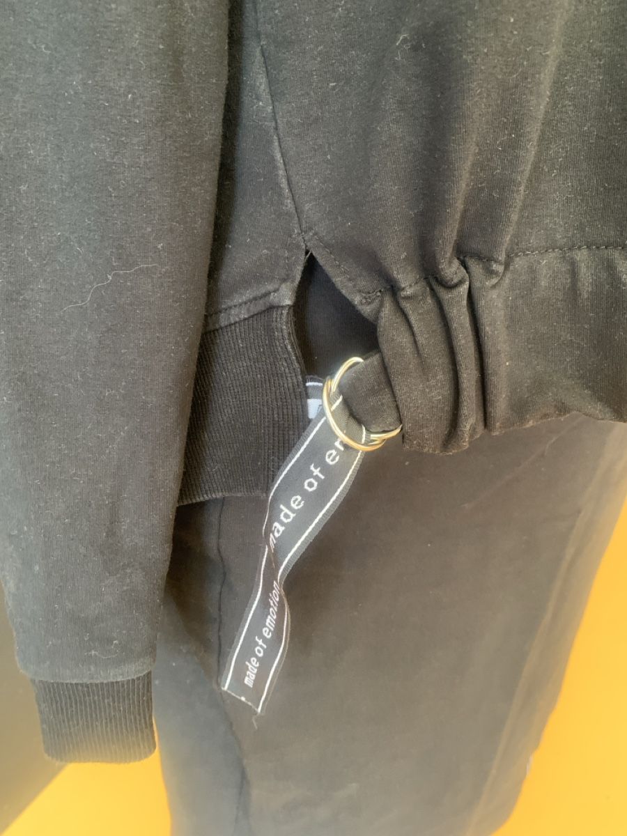 Lotti di vestiti: Rock und Sweatshirt – Usato da Rain venduto da 11. 3