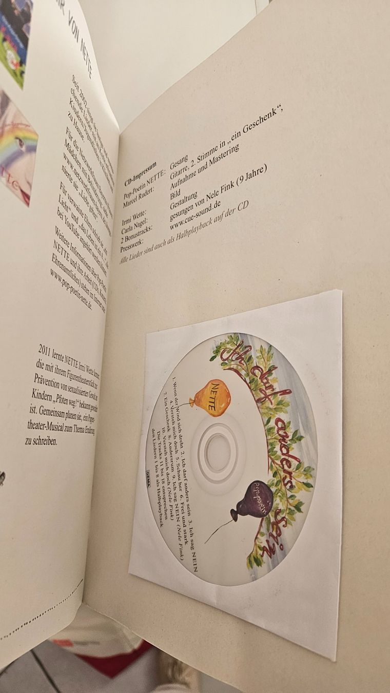 Bücher: Liederbuch mit CD "Ich darf anders sein" – Gebraucht aus Melano von H-Sara 2