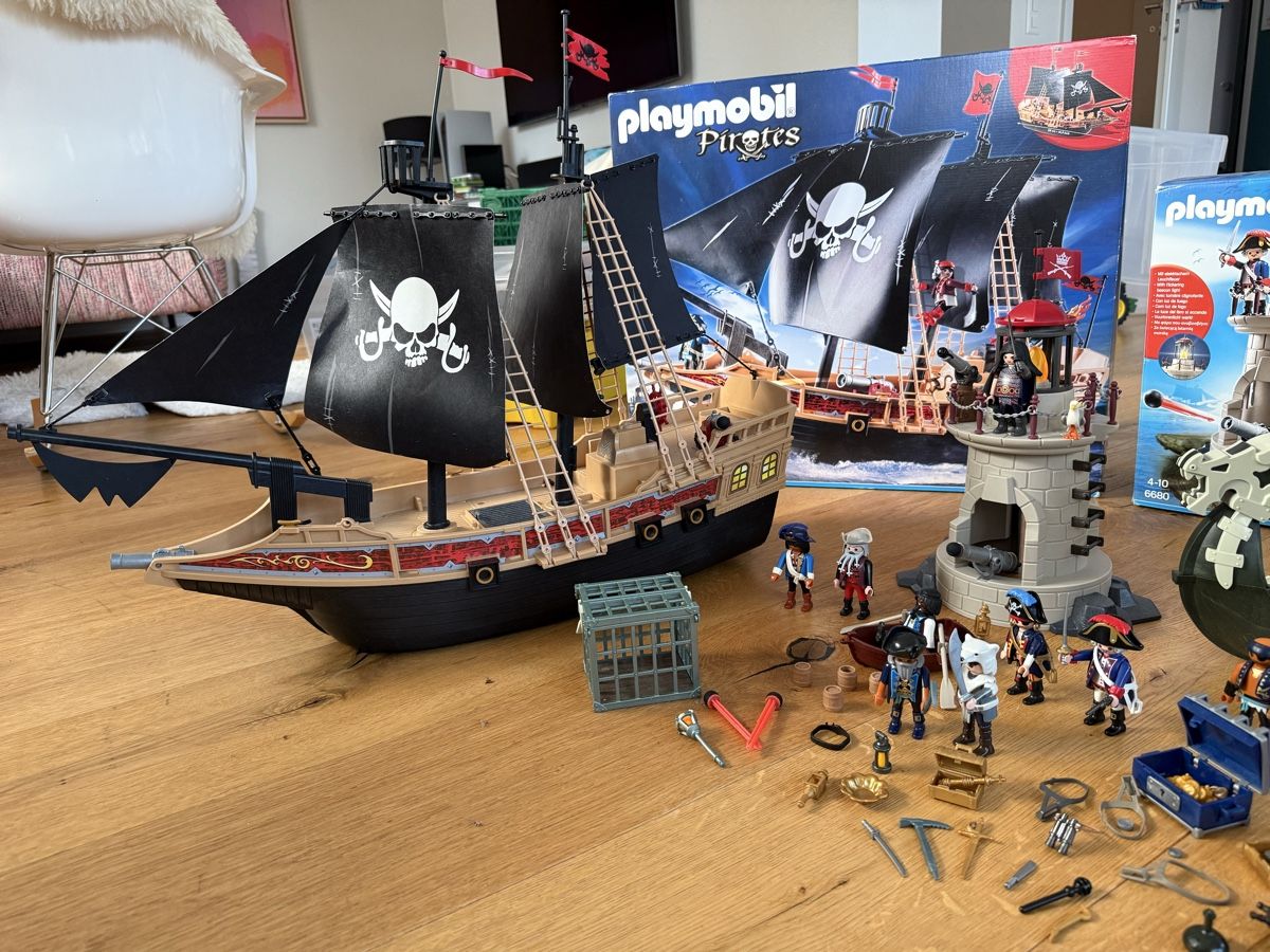 Playmobil Giocattoli: PLAYMOBIL Set: Piratenschiffe mit Leuchtturm – Usato da Steinmaur venduto da kbraun01 2
