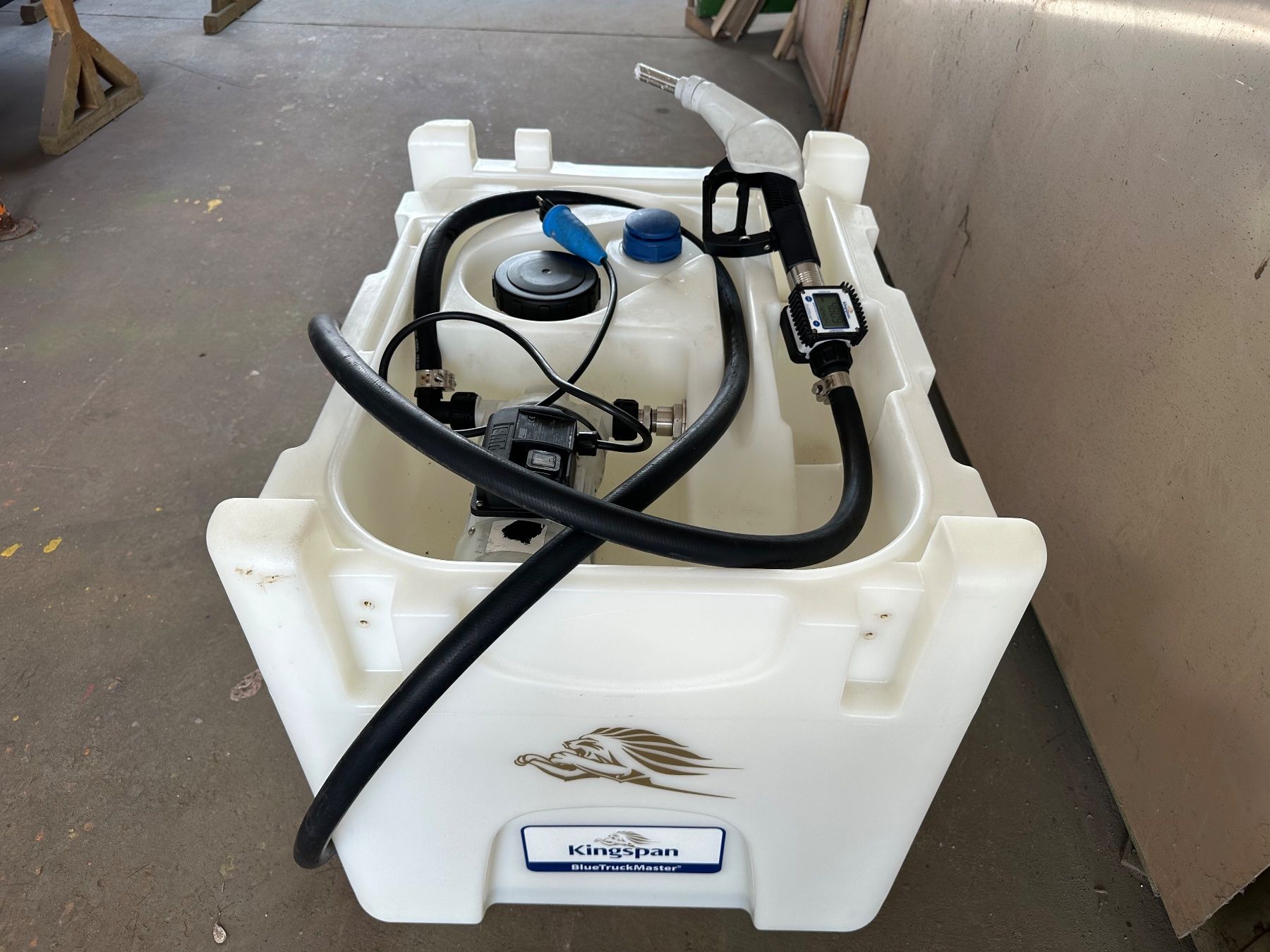 Sonstiges Fahrzeugzubehör: AdBlue Tank mit Pumpe – Gebraucht aus Gossau SG von SKIG93 1