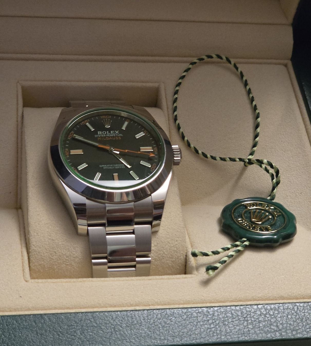Rolex Montres: Neue ungetragene Rolex Milgauss.Full-set – Neuf avec emballage d'origine à Fislisbach par Eye-Arts 8
