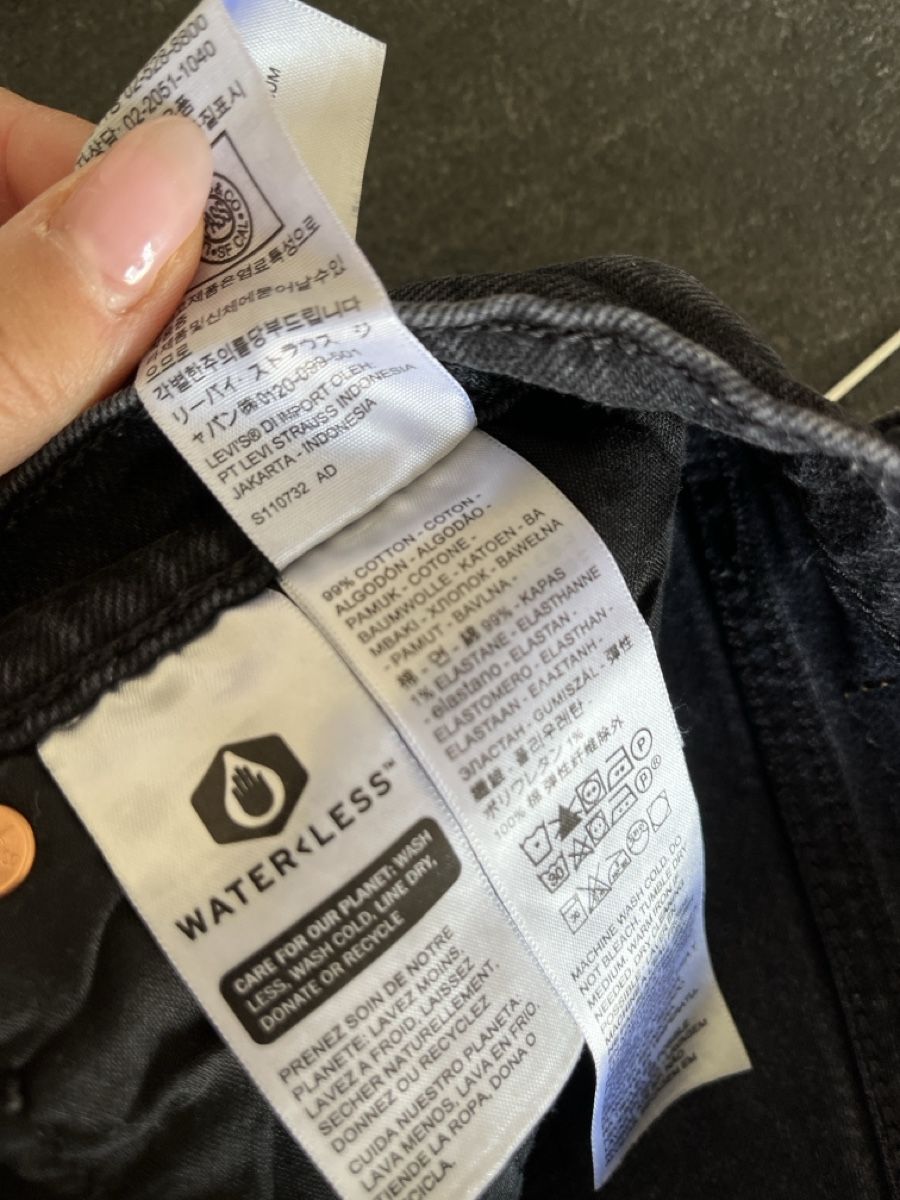Levi's Jeans: Levis Shorts cropped schwarz denim W28 – Nuovo (secondo la descrizione) da Herrliberg venduto da spunggi 3
