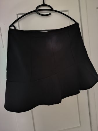 Schwarzer asymmetrischer Rock H&M Grösse 42, sommerlich&chic