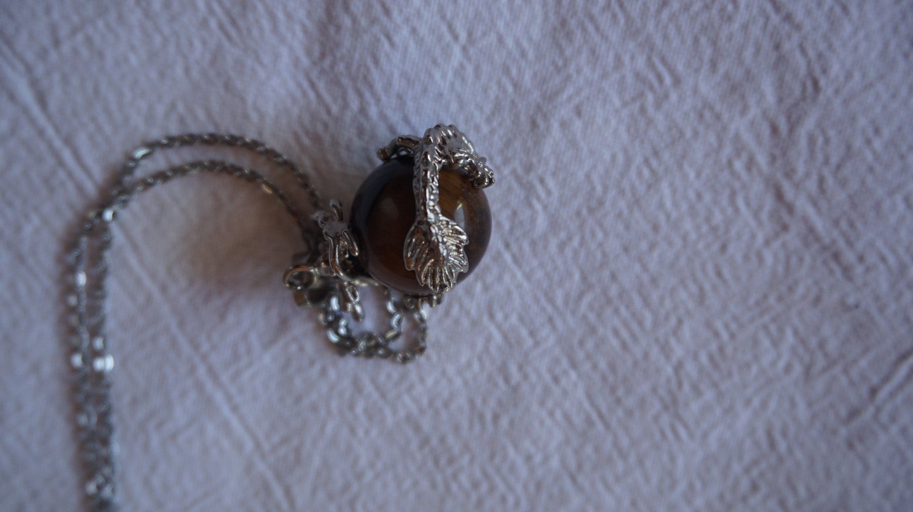 Catenine: Collier oeil de tigre et drgaon en argent – Usato da Clarens venduto da dia_sw29 2