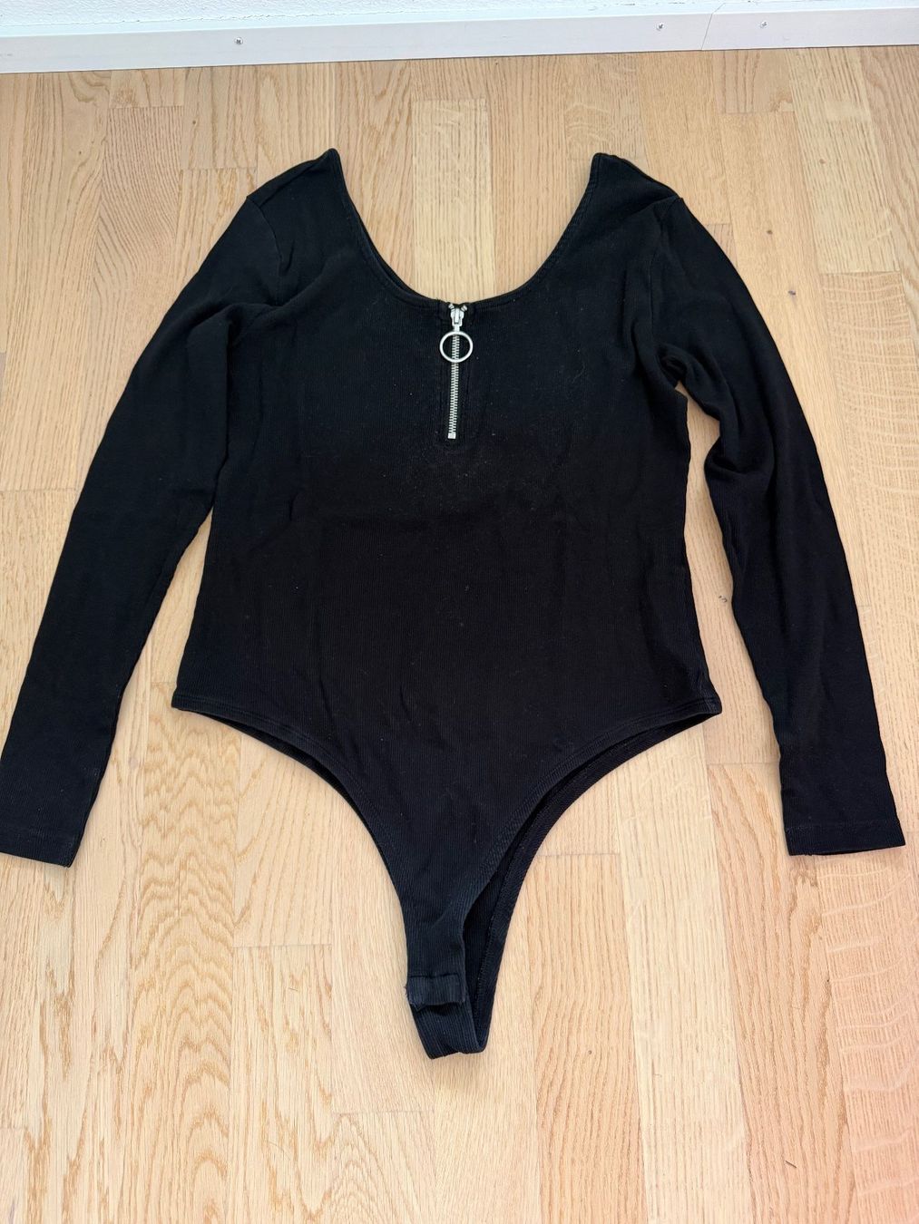 Tops: SCHWARZER LANGARM-BODY – D'occasion à Liestal par sla.kova