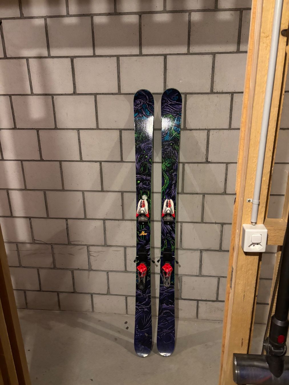 Skis: Line Chronic Freestyle Ski 163cm – D'occasion à Wilderswil par seb_wn9t