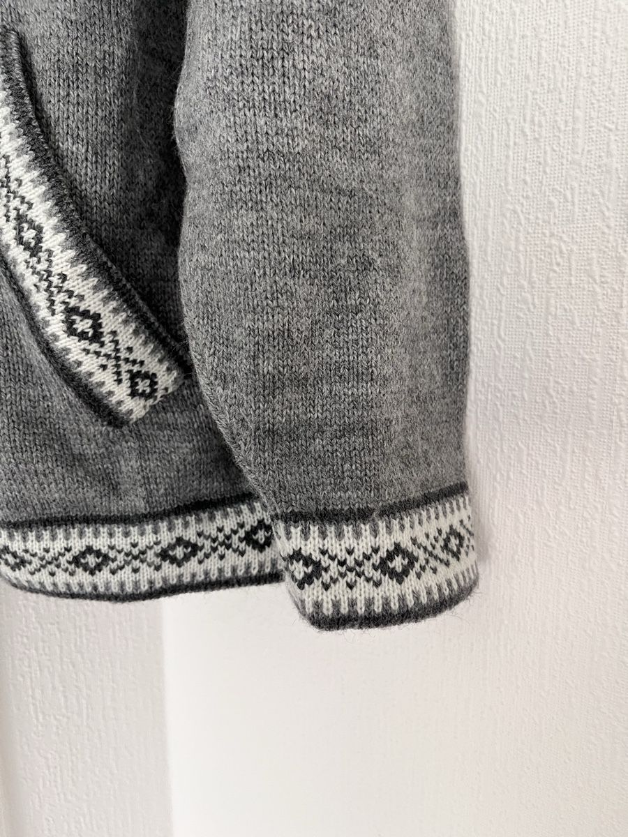 Pullover & Sweatshirts: Knitted Hoodie grey alpaca pattern size M good condition – Gebraucht aus Lausanne von Danash 1