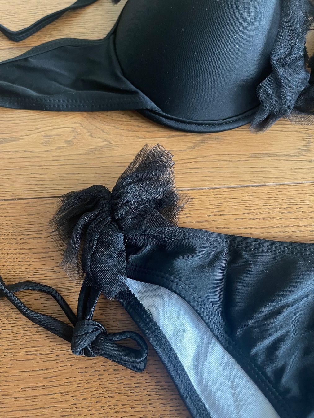 Costumi da bagno & Bikini: Bikini in Schwarz mit Rüschen Gr M Neu – Nuovo e nell'imballaggio originale da Bassersdorf venduto da Sandy456 2