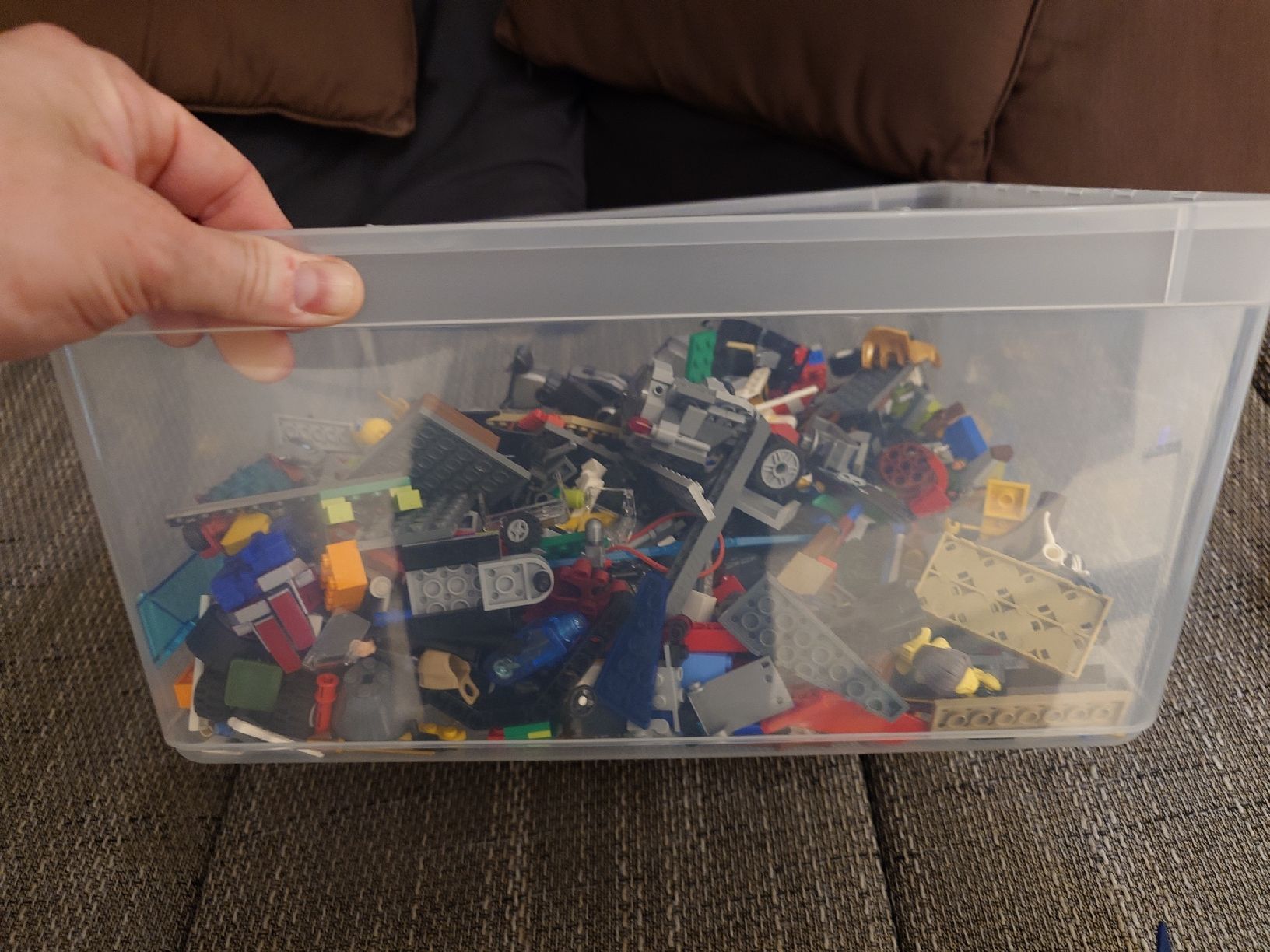 Technics Kit di costruzioni: Kiste mit Lego und Lego Technik – Usato da Bätterkinden venduto da Grooovy