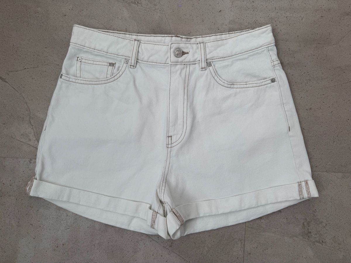 Mango Hosen: Bermuda Mango gr 38 – Gebraucht aus Samedan von lau_q8yh