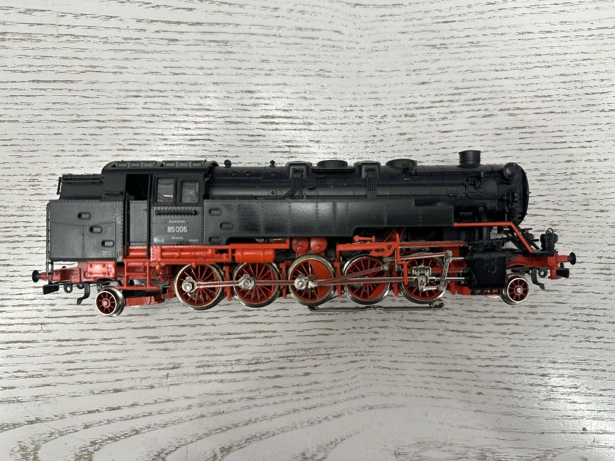 Märklin Modellini di ferrovie: Märklin 3308 DB BR 85 Tenderlok – Usato da Lupsingen venduto da New-Haven 3