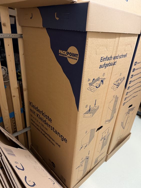 Über 30 Umzugskartons + 3 Kleiderboxen + Verpackungsmaterial (Gebraucht ...