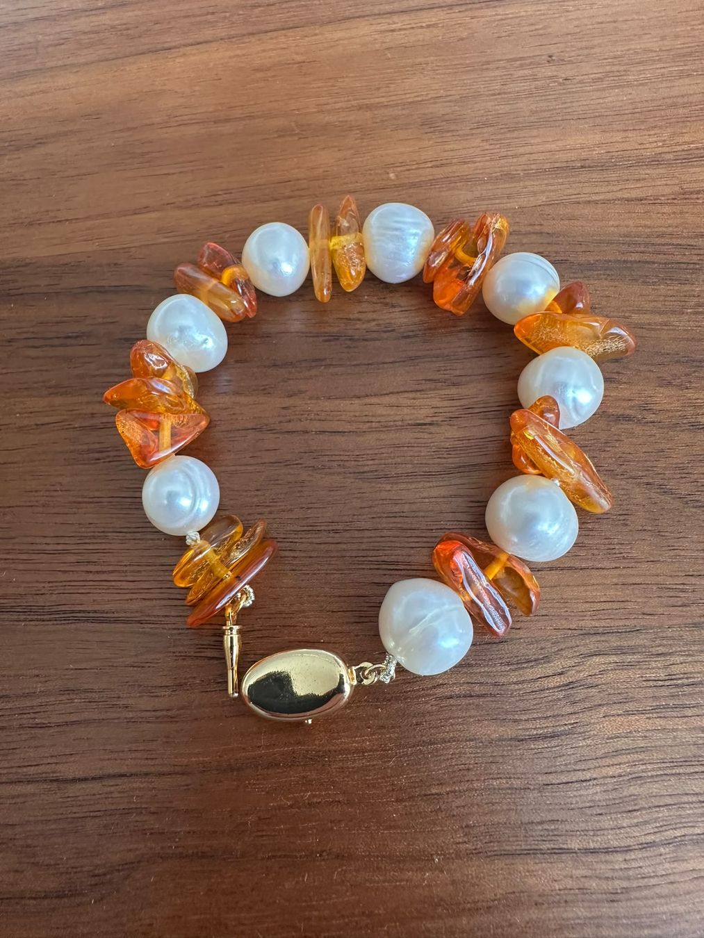 Bracciali & Braccialetti: Elegante Bernsteinkette mit echten Süsswasserperlen – Nuovo e nell'imballaggio originale da Hittnau venduto da Razorback_1971 1