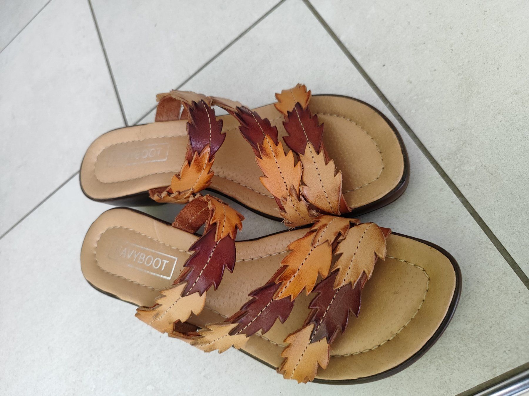 Navyboot Chaussures femmes: schöne Navyboot Sandalen Blattmuster Gr. 37 – D'occasion à Seon par Mandes1 1