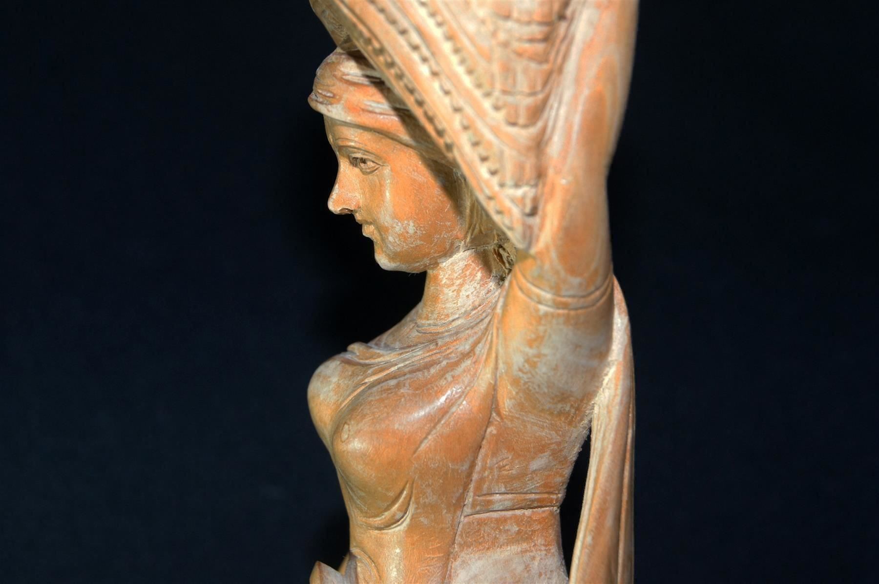 Statuette: Bäuerin mit Getreidebündel und Sichel – Usato da Geroldswil venduto da ARTEFACTO 5