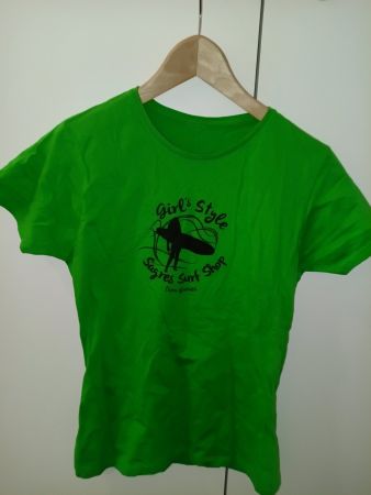NEU! Grünes T-Shirt mit Sagres Surf Aufdruck, in M