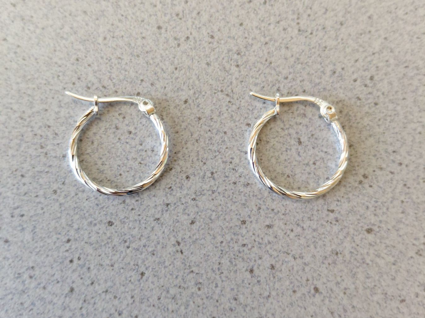 Ohrringe & -stecker: 2 Silber Creolen Ohrhänger – Neu und originalverpackt aus Winistorf von acreativ