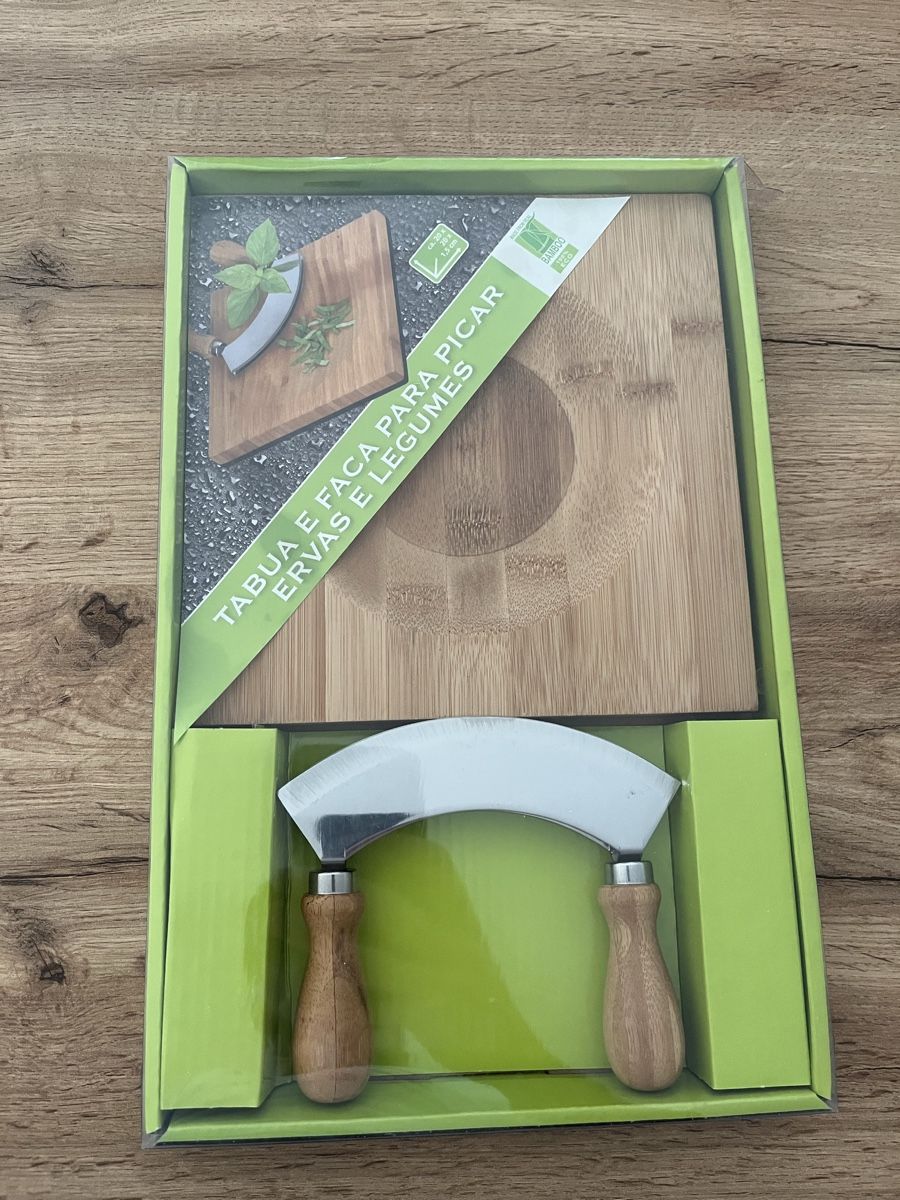 Elettrodomestici da cucina: Bambus Kräuterschneidegerät inkl. Brett – Nuovo e nell'imballaggio originale da Basel venduto da yaw_t2cm