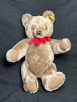 Steiff-Bär, wunderschön, fast wie neu. Mit Knopf und Fahne.
