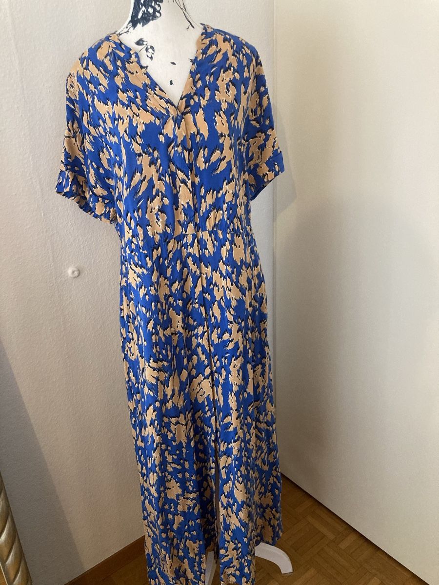 Comma Kleider: Kleid Comma Viscose Grösse 36 blau \beige – Gebraucht aus Zürich von fra_c6nh
