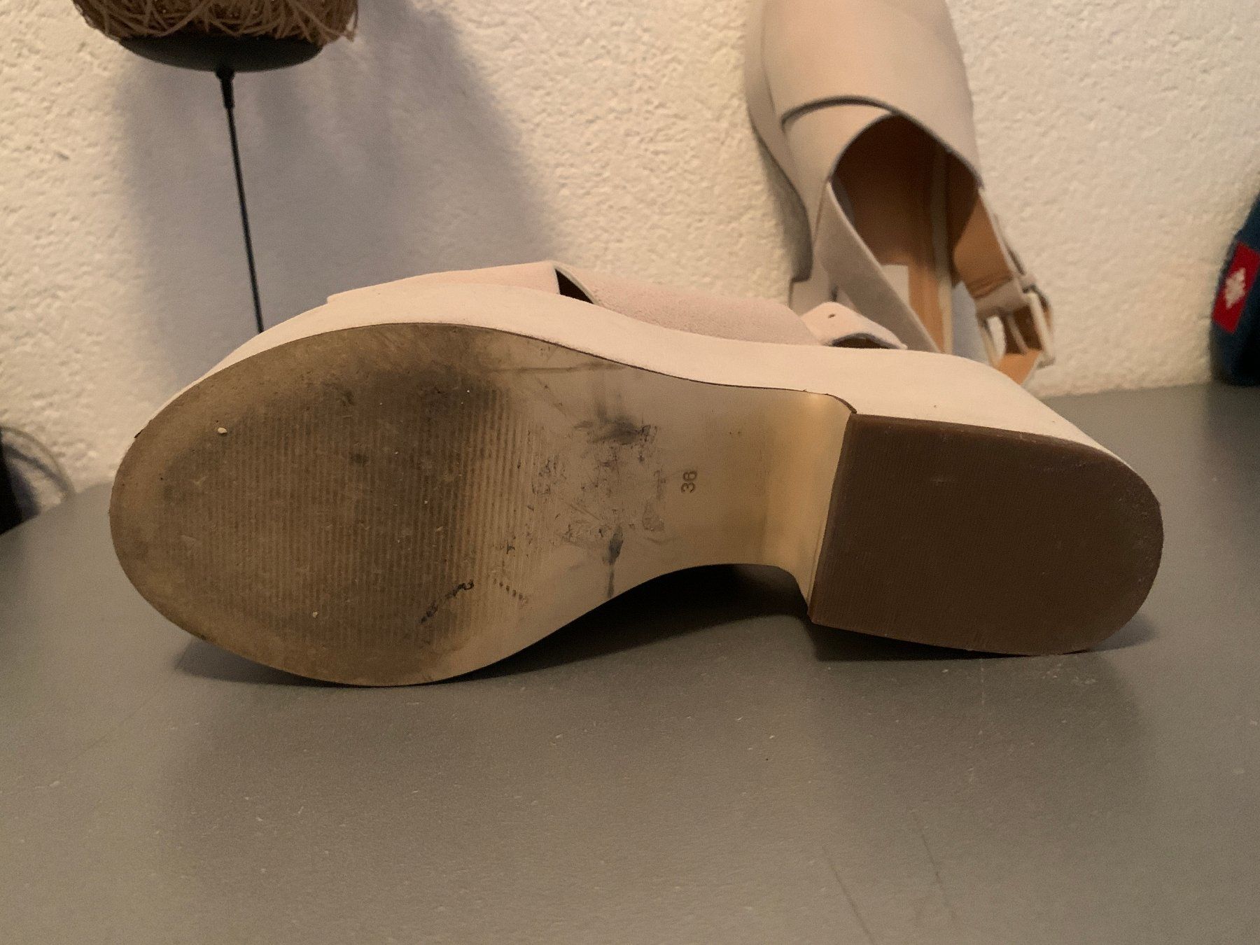 H&M Scarpe da donna: Sommer Sandalen mit Absatz, hellbeige, Grösse 36 – Usato da St. Gallen venduto da Miousch 4