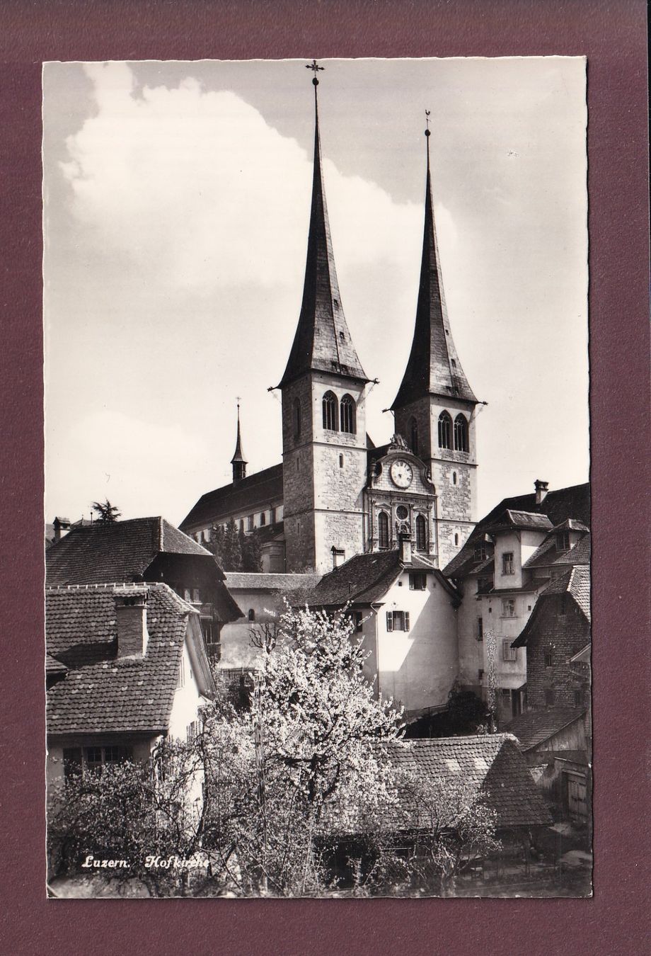 Ansichtskarten: LUZERN - Hofkirche – Gebraucht aus Pully von nicecards