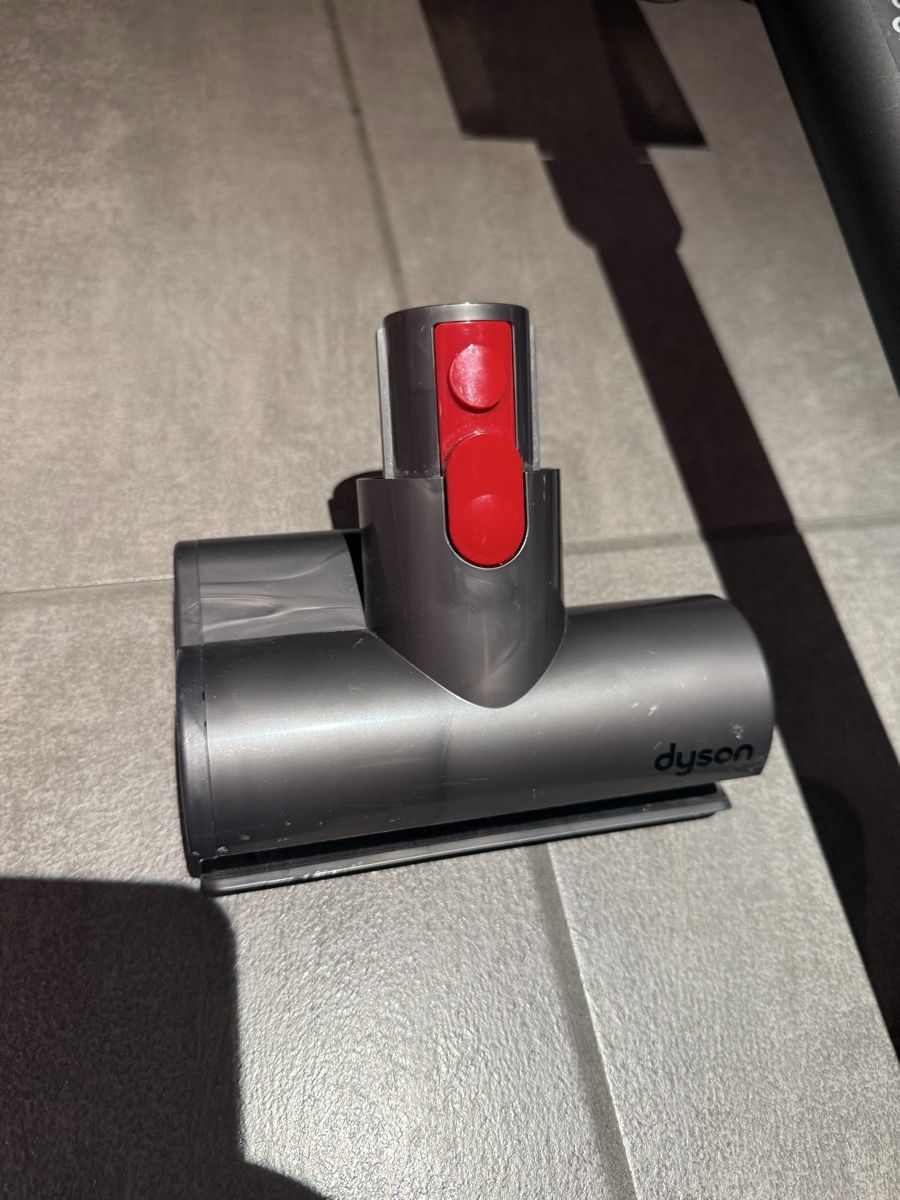 Dyson Aspirateurs & Accessoires: Dyson V10 Cyclone  – D'occasion à Claro par KarinS84 5