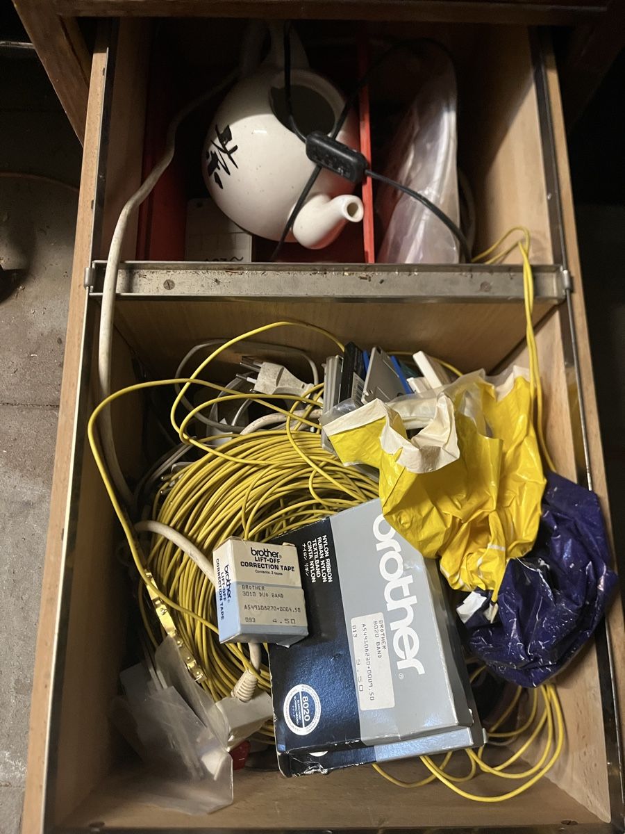 Cassettiere: Schubladen mit diversen Elektro Sachen – Usato da Wangen SZ venduto da vallee 1