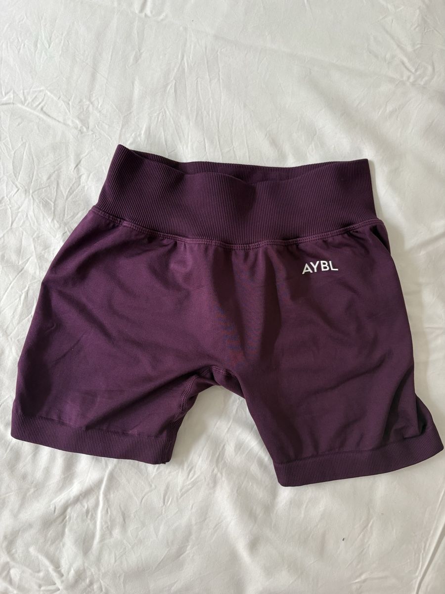 Aybl Leggings: AYBL-Adapt Seamless Shorts 4.5” – Nuovo (secondo la descrizione) da Vésenaz venduto da ilomd