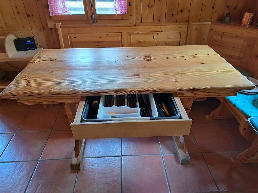 Tavoli: Table en pin brossée – Usato da Orsières venduto da ver_bpb8 1
