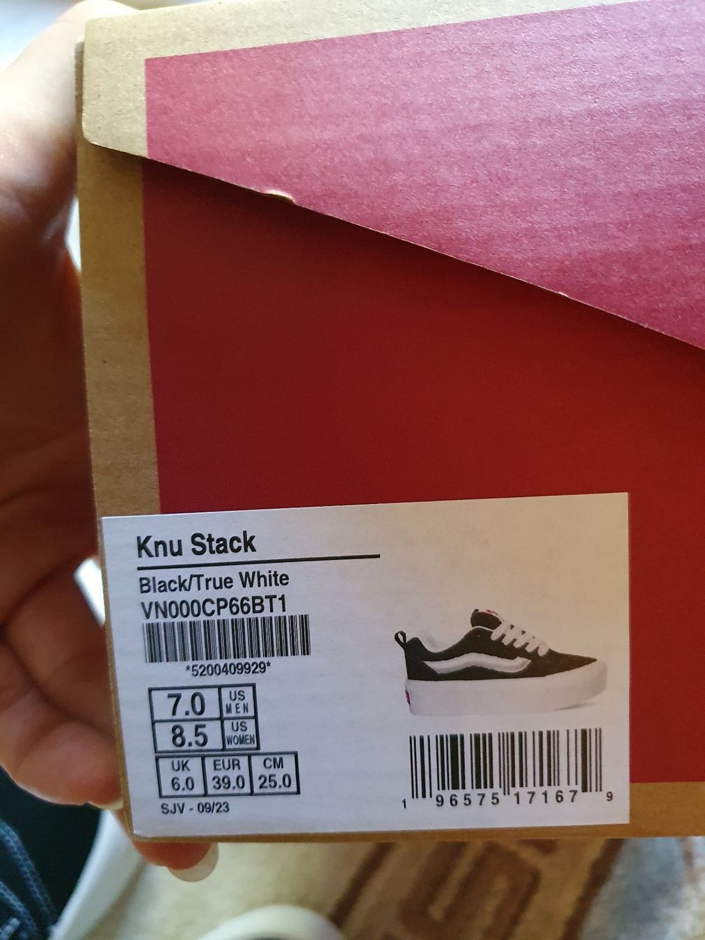 Vans Scarpe da uomo: Baskets Vans Knu Stack noir blanc taille 39 neuves – Nuovo e nell'imballaggio originale da Grand-Lancy venduto da kri_qk5y 1