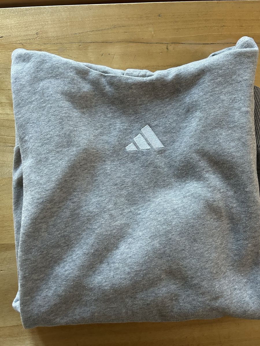 Adidas Pulls & Sweat-shirts: Pull Adidas – D'occasion à Muraz (Collombey) par Jul_ff
