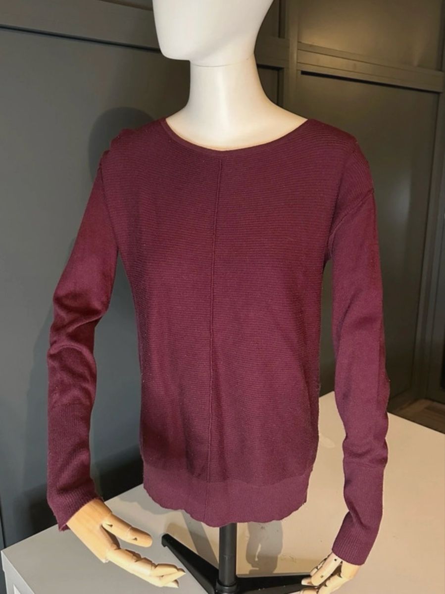 Pullover & Sweatshirts: Pull en maille bordeaux doux S peu porté – Gebraucht aus Montreux von luc_w7cx