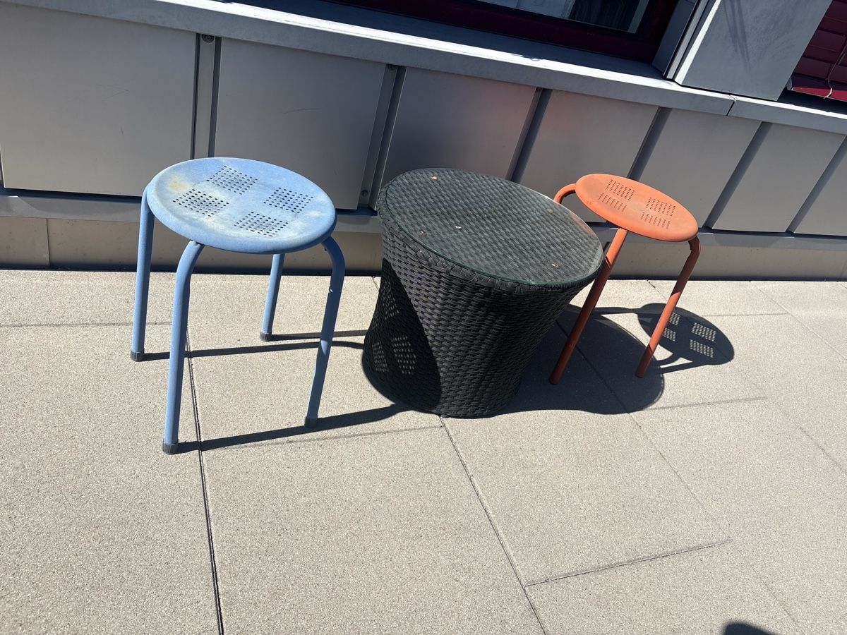 Set di tavolo e panche: Balkon Tisch – Usato da Bremgarten venduto da chr_j8ws 1