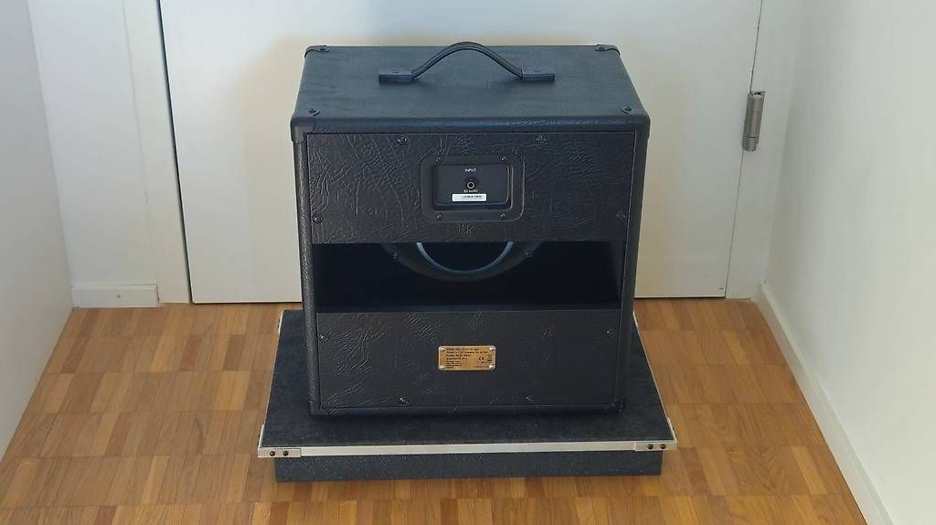 Harley Benton Haut-parleurs: Cabinet Harley Benton G112 Celestion V30 – D'occasion à Kirchberg BE par bero-music 2