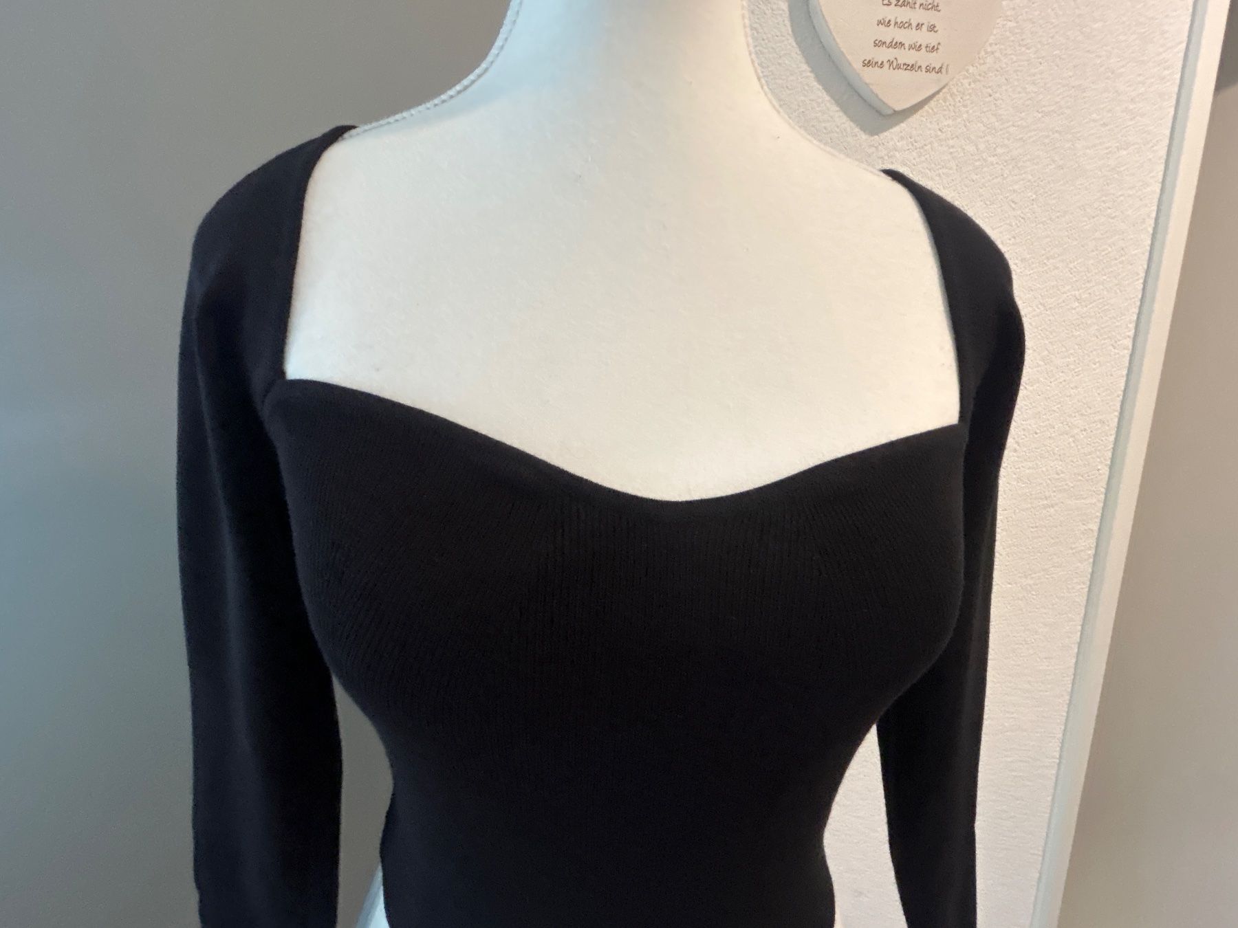 H&M Maglioni & Felpe: Damen Pullover langarm schwarz von Divided Gr.S – Usato da Brunnen venduto da Nala2929 4