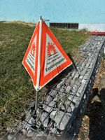 Warnständer Explosionsgefahr dreiseitig gebrauchter Zustand