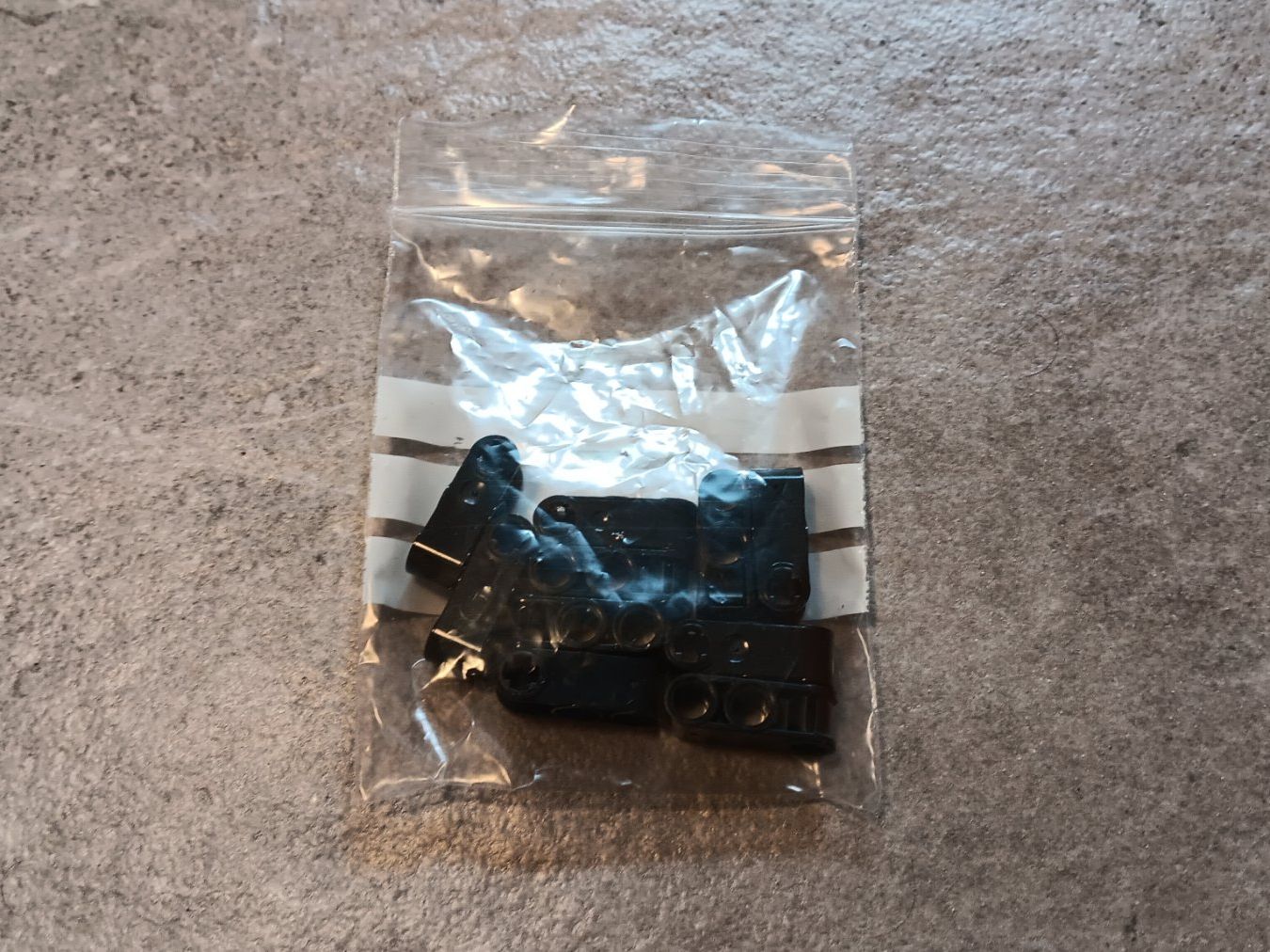 Lego Kit di costruzioni: Lego - Technic - Connection - 2 holes / 1 axis - Black - 10x – Usato da COLLOMBEY venduto da Lego80s 1