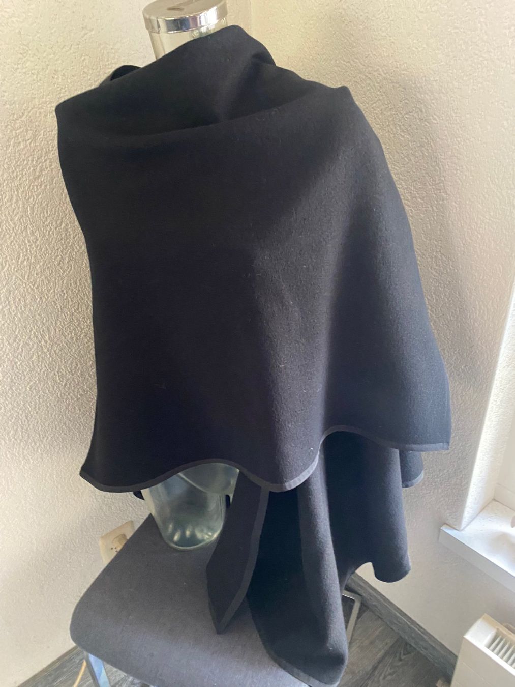 Altro in Moda donna: Poncho Schal Stola Umhang. schwarz – Usato da Allenwinden venduto da Obalu 4