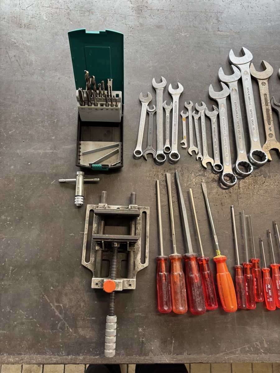 Knipex Tutti gli attrezzi: Div Werkzeug – Usato da Bärau venduto da Luschwa 1